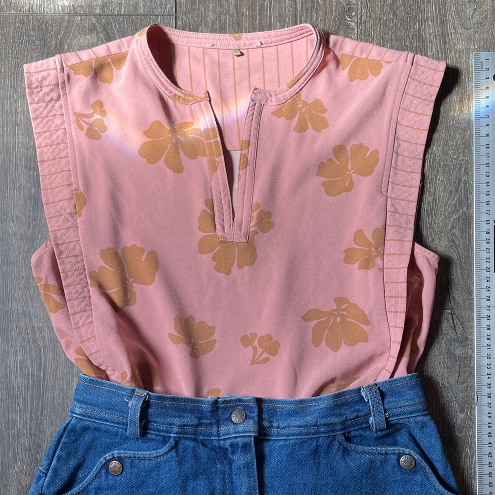 Pretty in pink M Dusty rose & ochre floral sleeveless dress shirt. Dressy/Date
